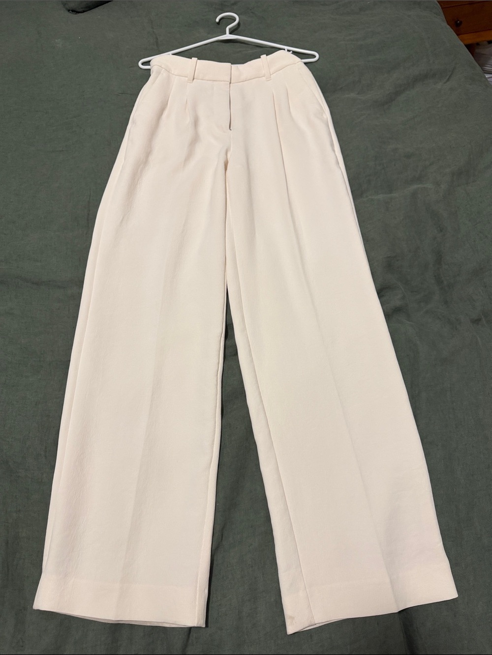 Aritzia effortless pant in cream linen size 4